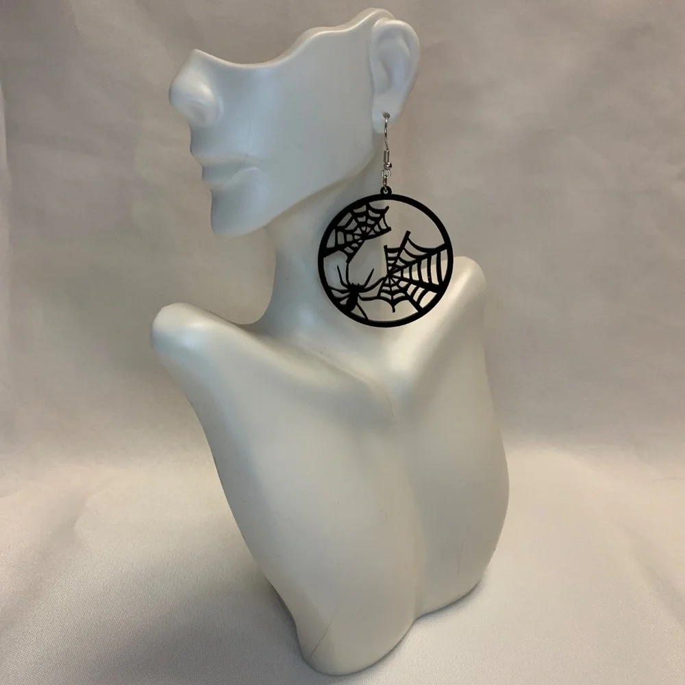 NWT! Black Round Acrylic Halloween Wicked Spider with Webs Dangle Earrings!